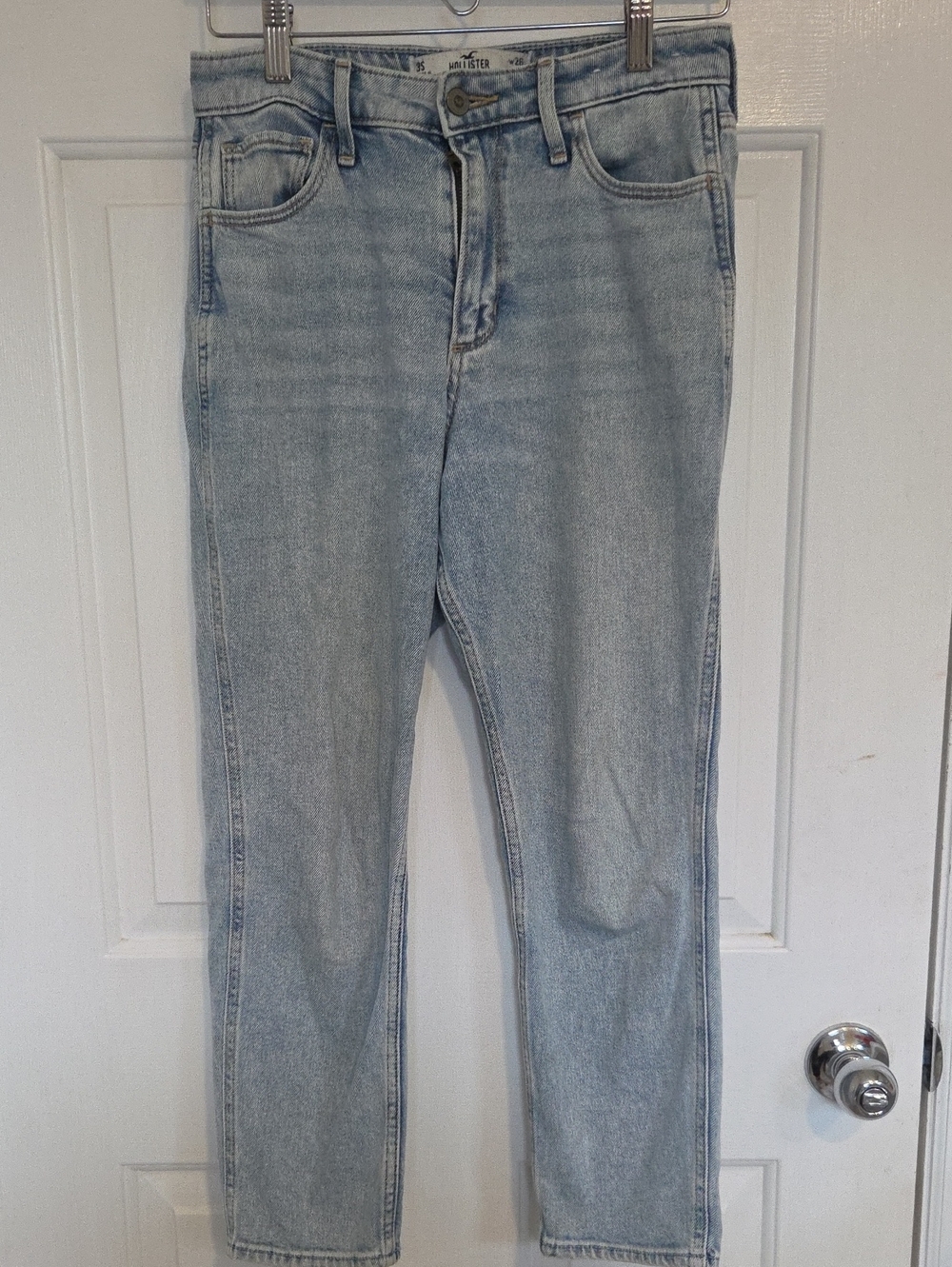 Hollister Curvy High Rise Mom Junior's Jeans~ SIZE 3S